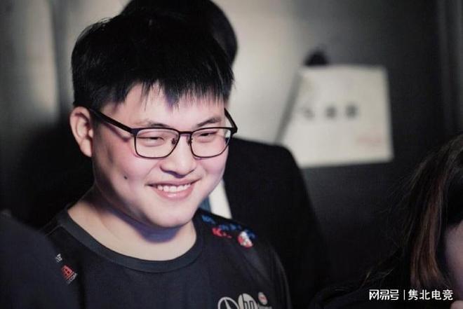 持锋线的攻 持锋线的攻